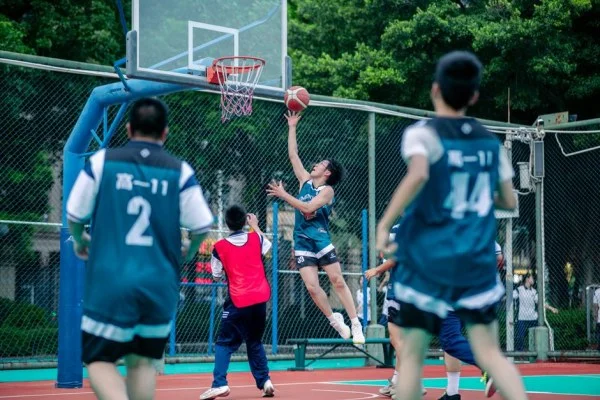 basketball player driving layup